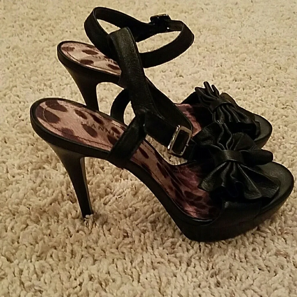 Gianni Bini Shoes. Leather Upper. Size 8 - Picture 2 of 5